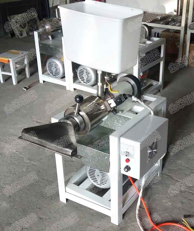 50型臥式搟面皮機(jī)小型搟面皮機(jī)一臺(tái)多少錢