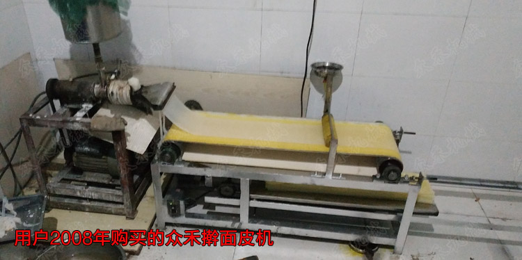 地攤經(jīng)濟賣搟面皮