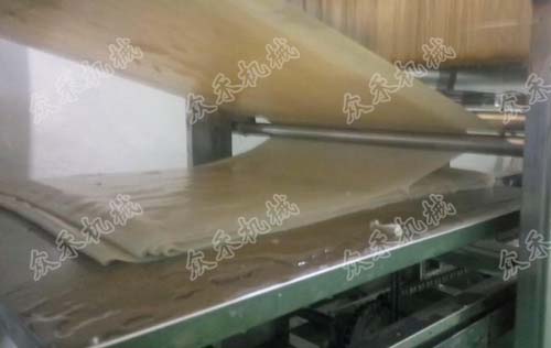 120型數(shù)控面皮機(jī)視頻生產(chǎn)的方形涼皮