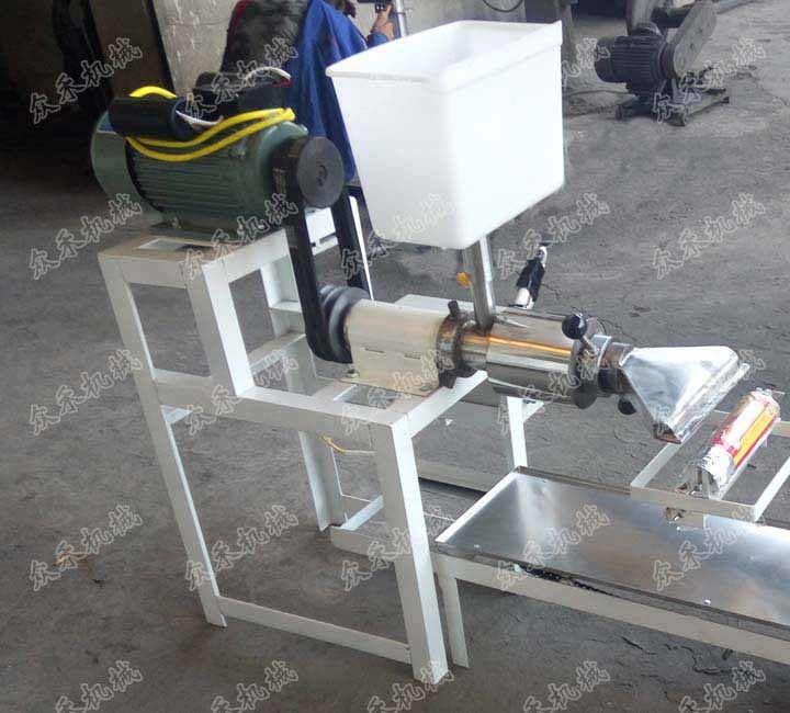 50型臥式搟面皮機(jī)折疊款廠家直銷