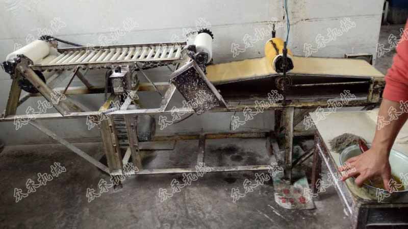 訂做仿手工搟面皮成型揉面一體機(jī)